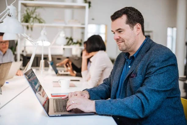 Comment perdre du poids au bureau ? 12 astuces simples